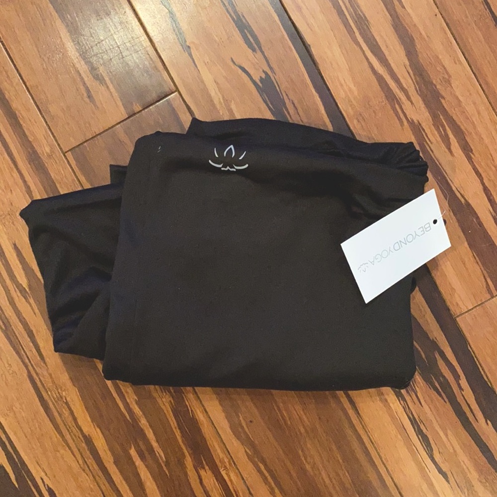 Beyond yoga - pocket infinity scarf- NWT